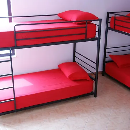 The Golden Rooster 旅馆 地拉那