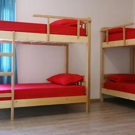 旅馆 The Golden Rooster *