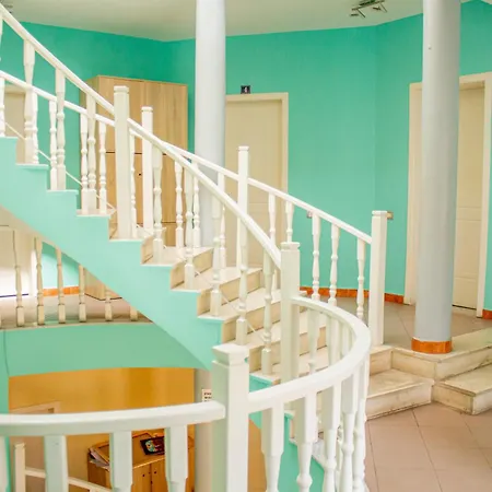 The Golden Rooster 旅馆 *