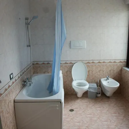 The Golden Rooster Хостел *