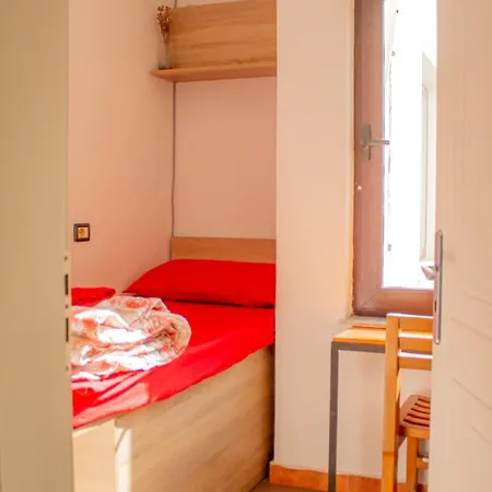 Хостел The Golden Rooster