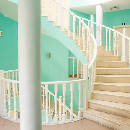 Хостел The Golden Rooster *