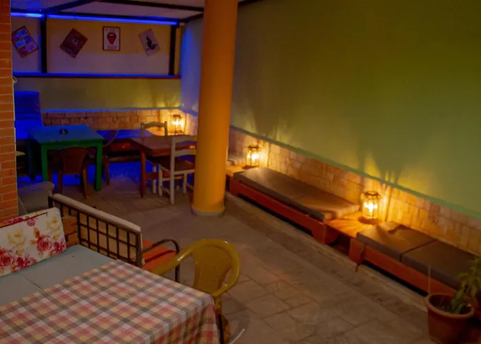 The Golden Rooster טיראנה