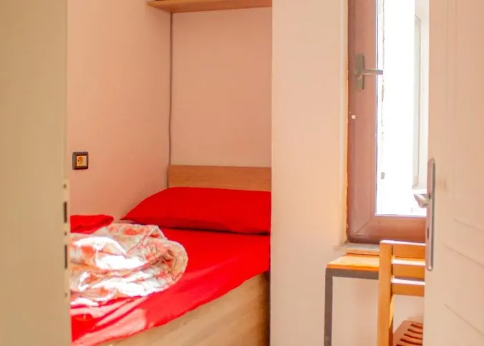 אכסניה The Golden Rooster