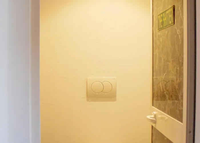 אכסניה The Golden Rooster טיראנה